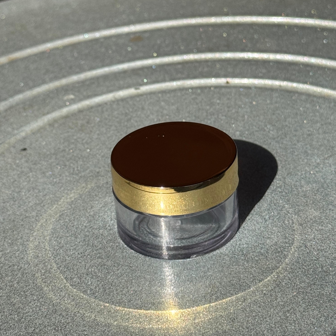 Acrylic San Jar + White Wad + Gold Cap - 5g Acrylic San Jar + White Wad + Gold Cap - 5g