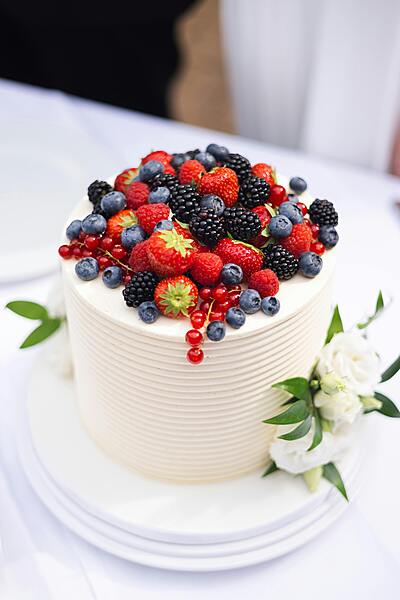 White Luxe cake