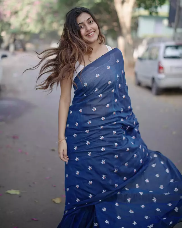 Larisha - लारिशा ( Khadi cotton sarees )