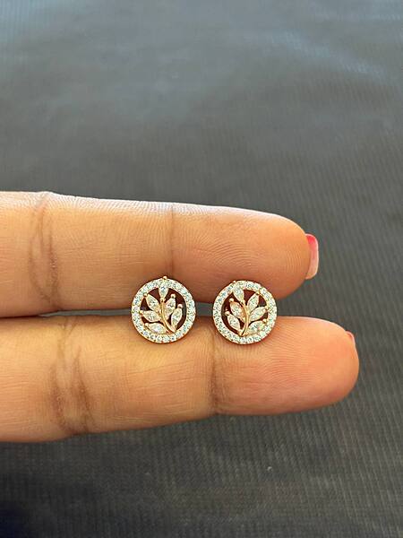 silver round white leaf stud with rosegold finish