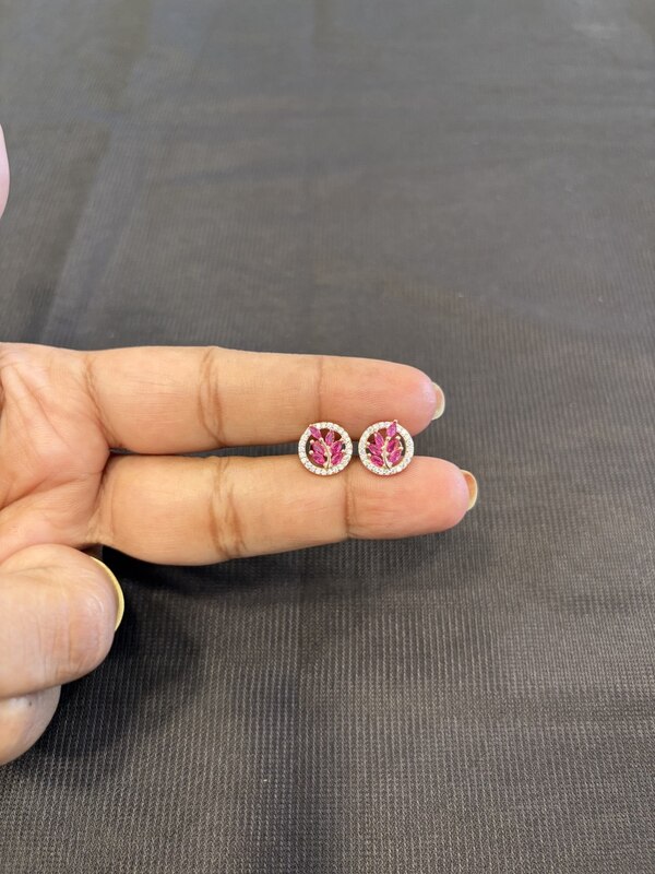 Silver pink round leaf stud with rosegold finish