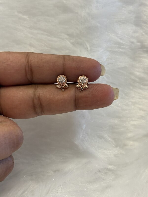Silver sunflower stud with rosegold finish