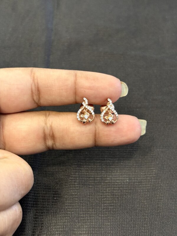 Silver twisted stud with rosegold finish