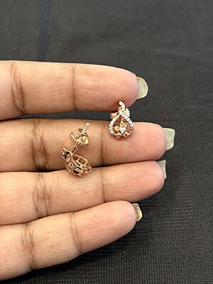 Silver twisted stud with rosegold finish