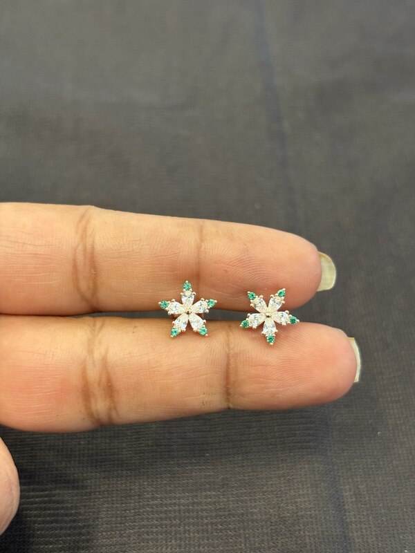 Silver star flower green stud with rose gold finish
