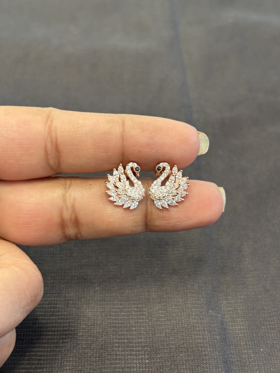 Silver swan stone s1 stud with rosegold finish