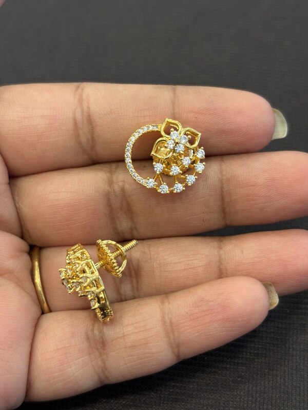 Silver tamaraa stud with gold finish