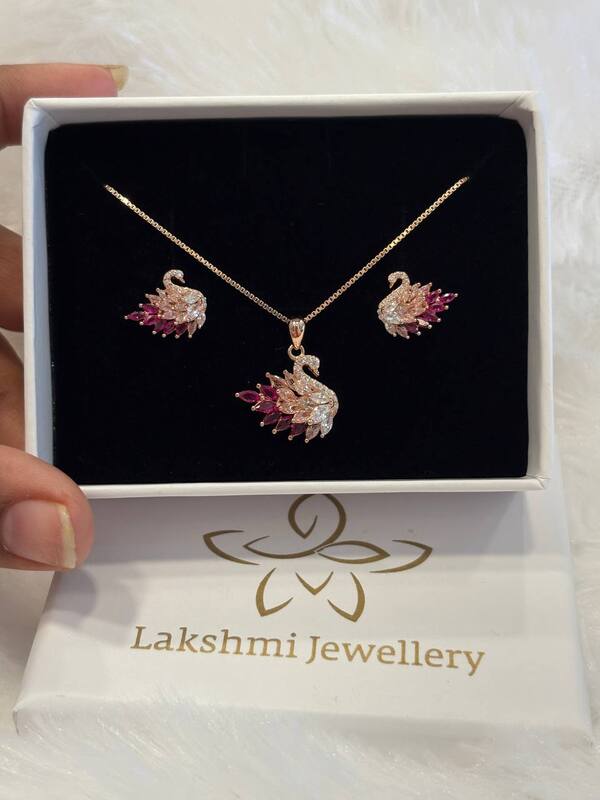 Silver swan pedant set with Coated with rosegold finish