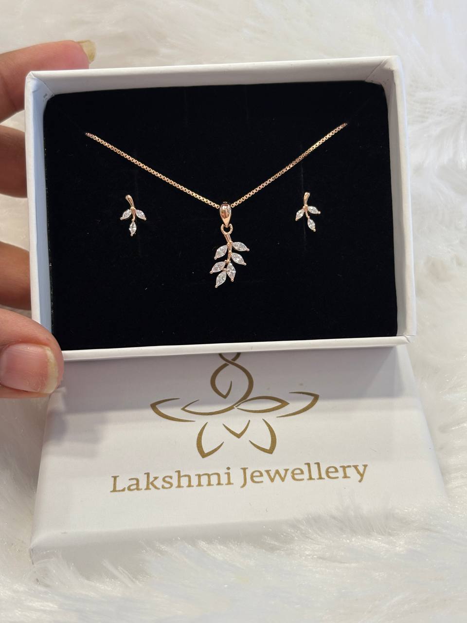 Silver S1 leaf chain pendant set with rosegold finish