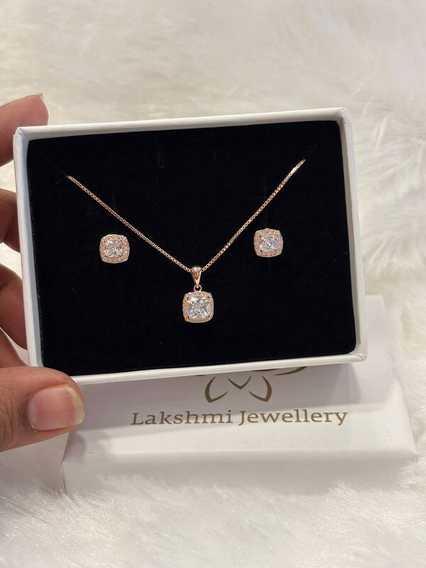 Silver square stone chain pendant set with rosegold finish