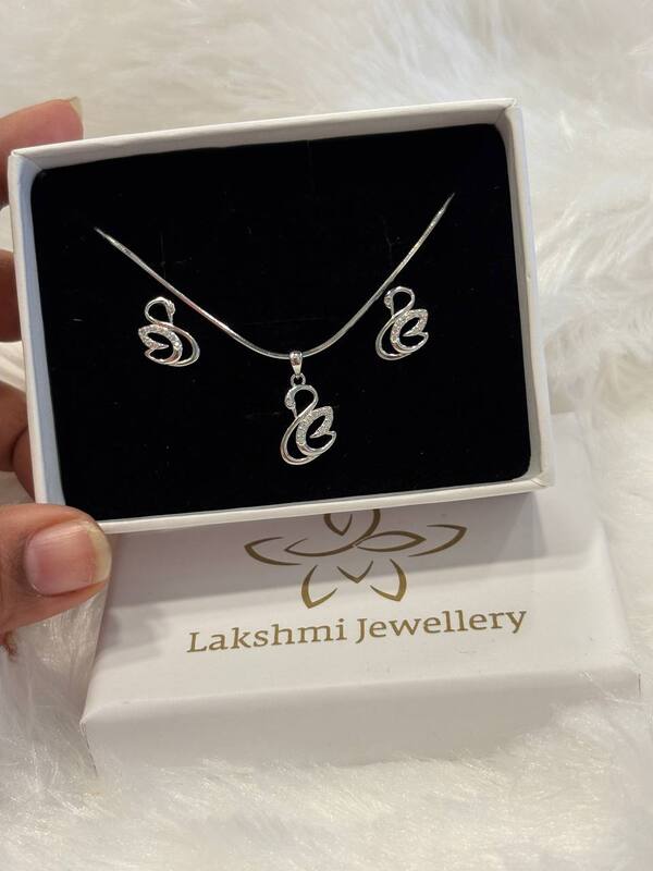 Silver white swan chain pedant set