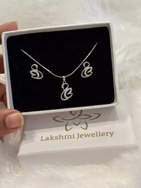 Silver white swan chain pedant set