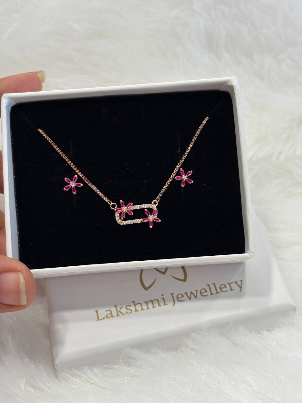 Silver pink four leaf chain pedant set with rosegold finish