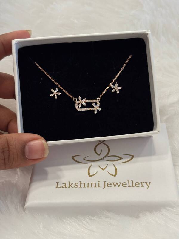 Silver white four flower chain pendant set with rosegold finish