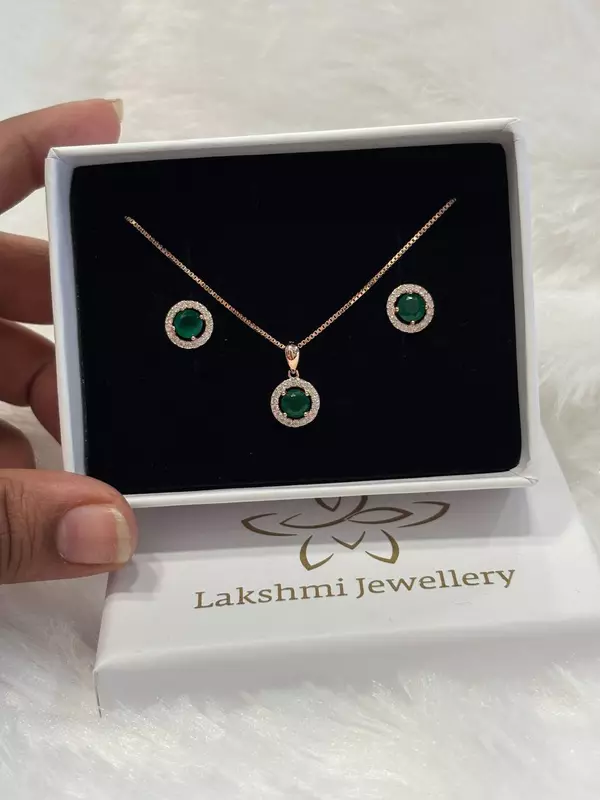 Silver r green  pedant chain set with rosegold finish
