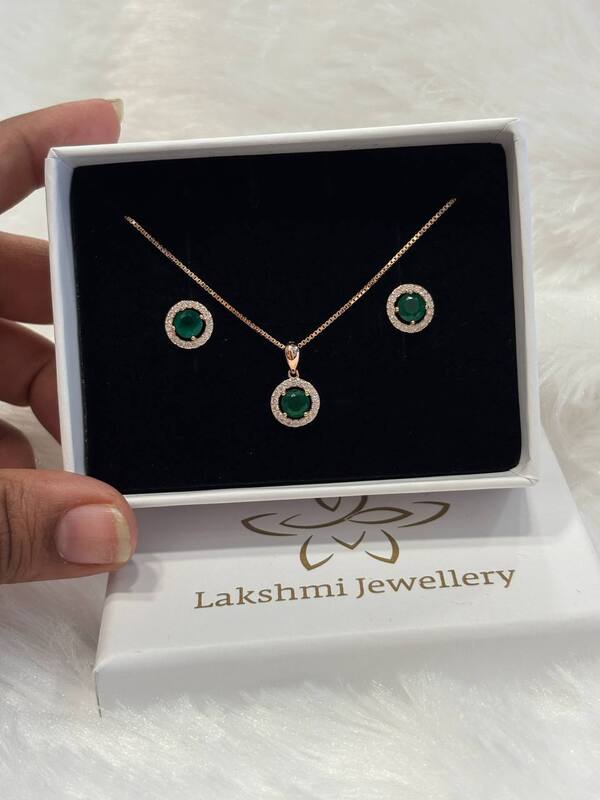 Silver r green pedant chain set with rosegold finish