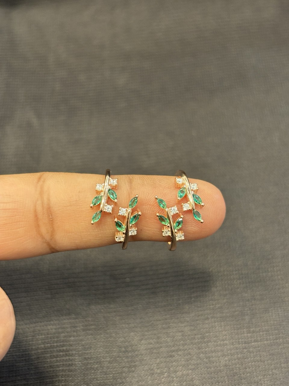 Silver white with green leaf toe ring with rosegold finish