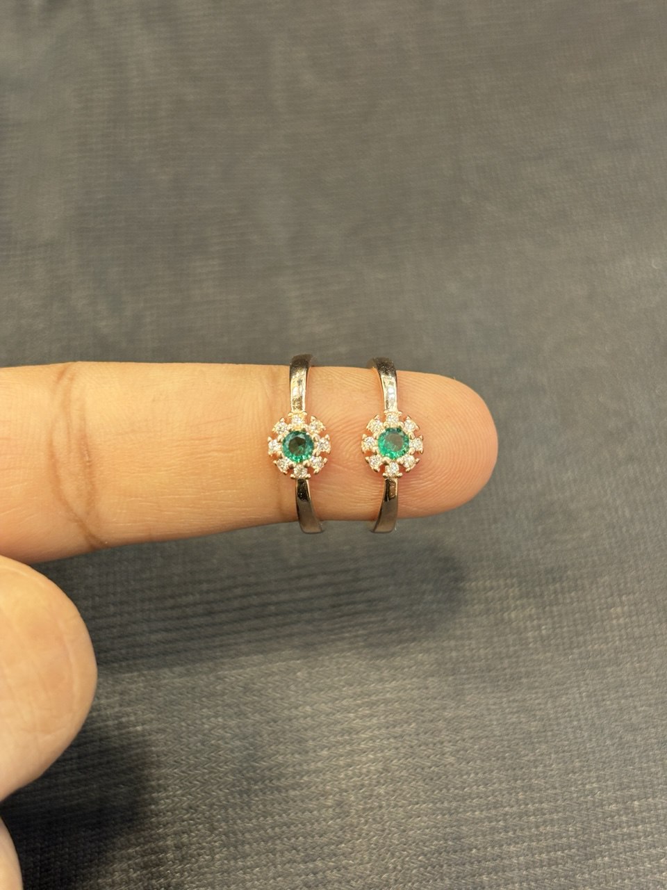 Silver white with green toe ring with rosegold finish