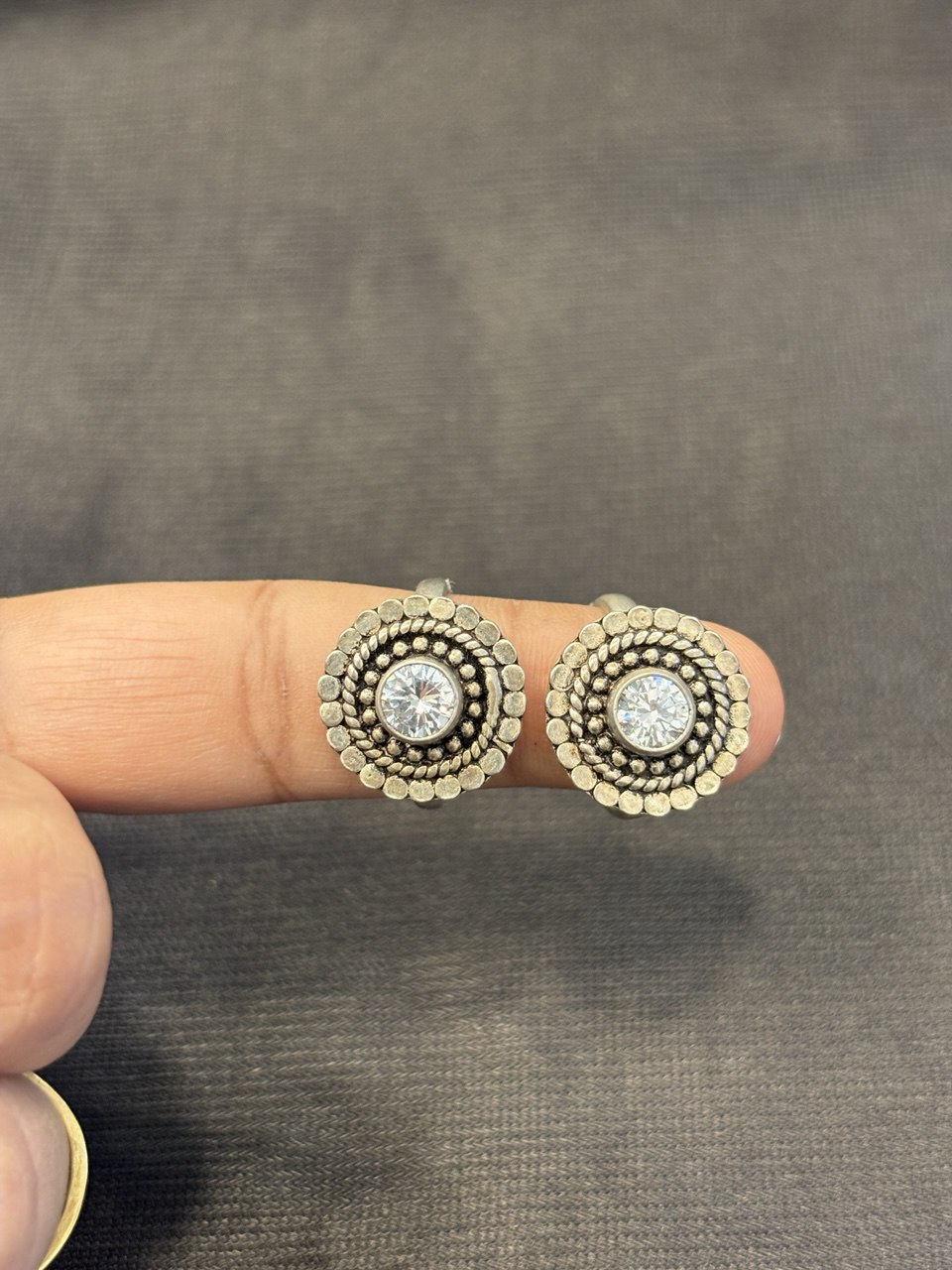 Silver white toe ring