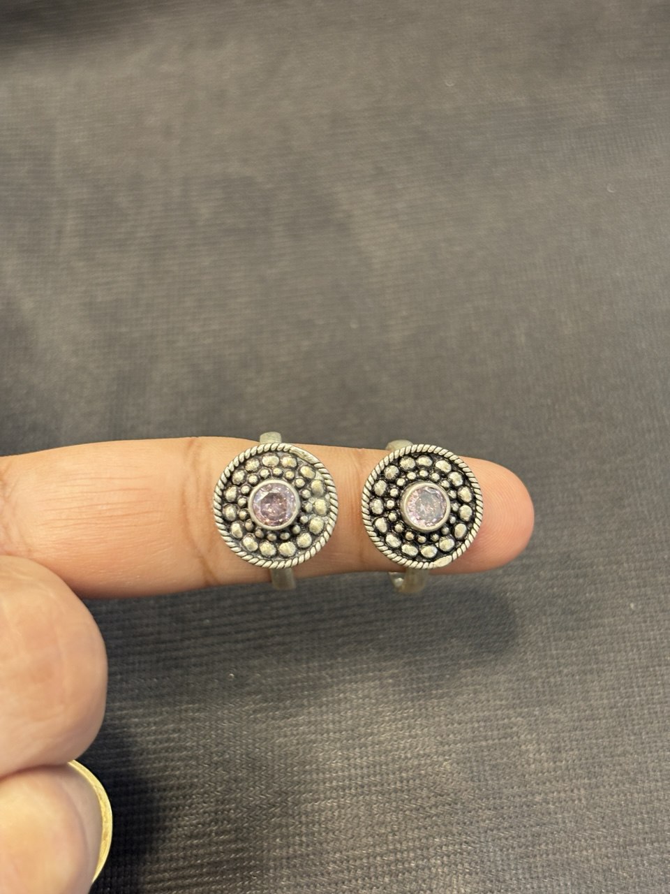 Silver pink center toe ring