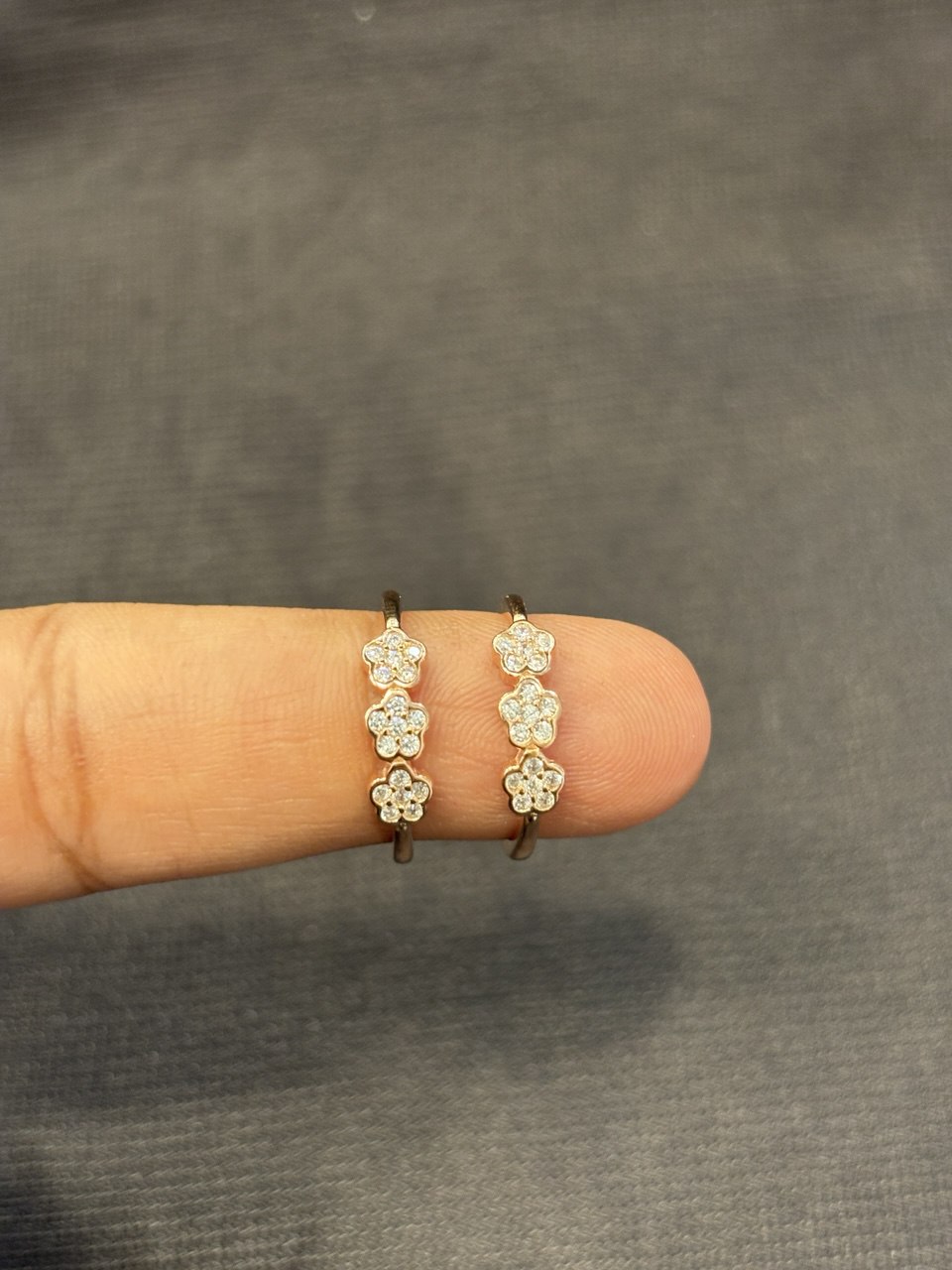 Silver triple flower 1 toe ring with rosegold finish