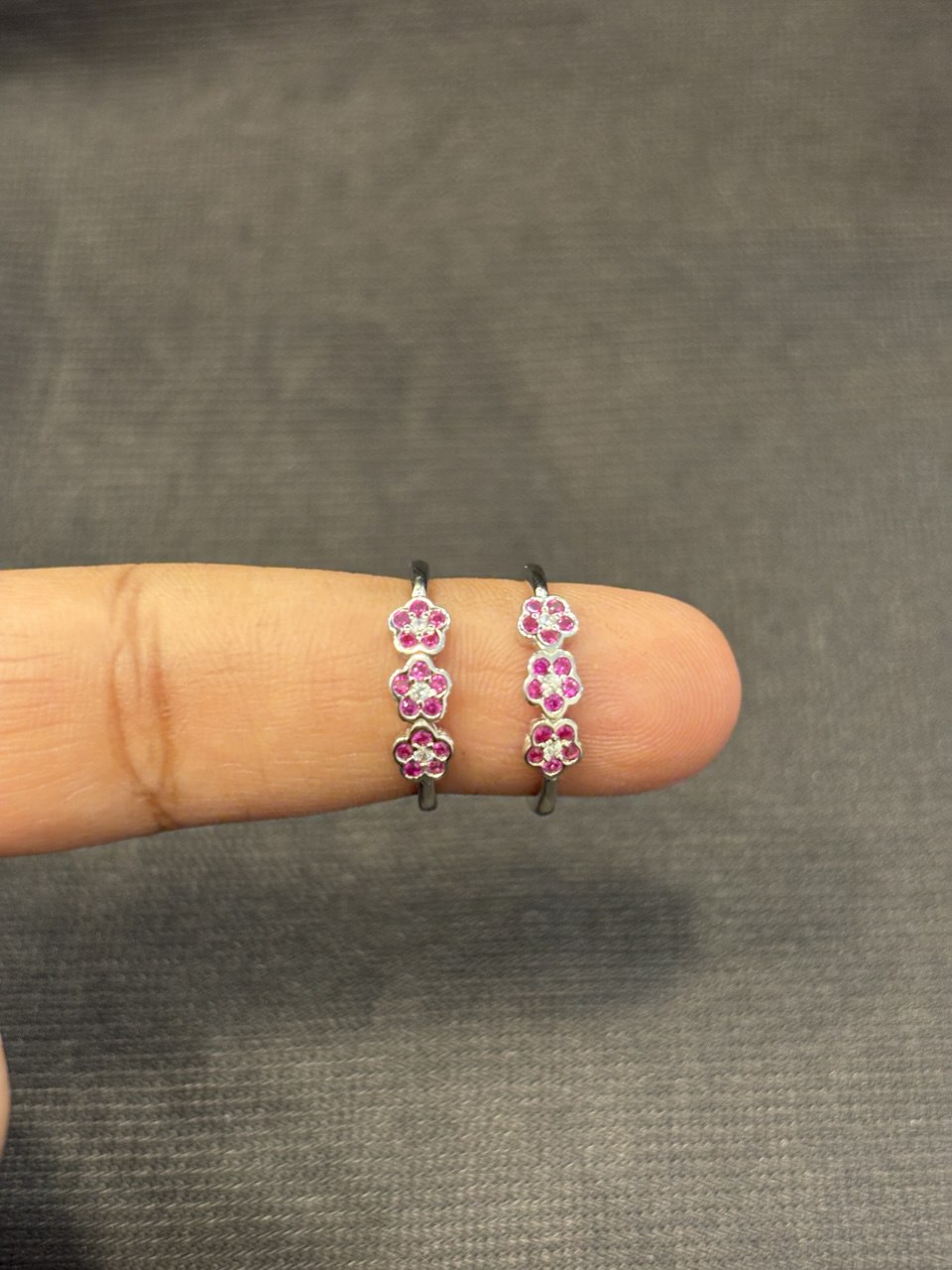 Silver pink tri flower