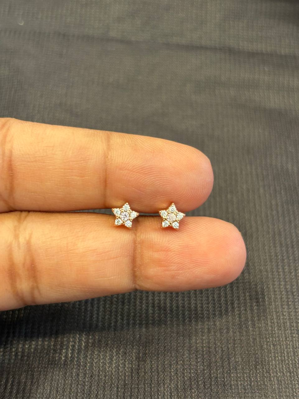 Silver white stone star with rosegold finish