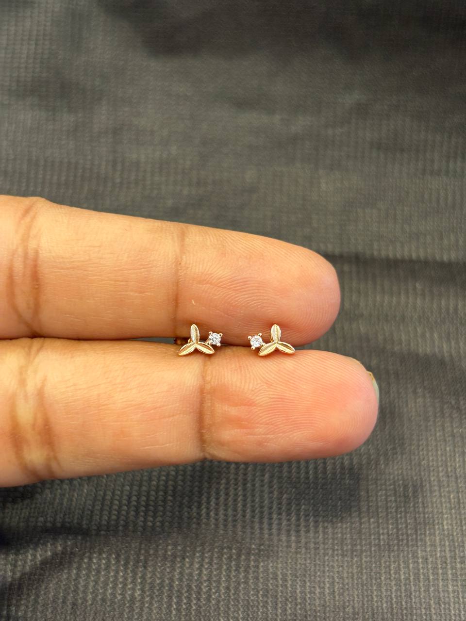 Silver poovai second stud with rosegold finish