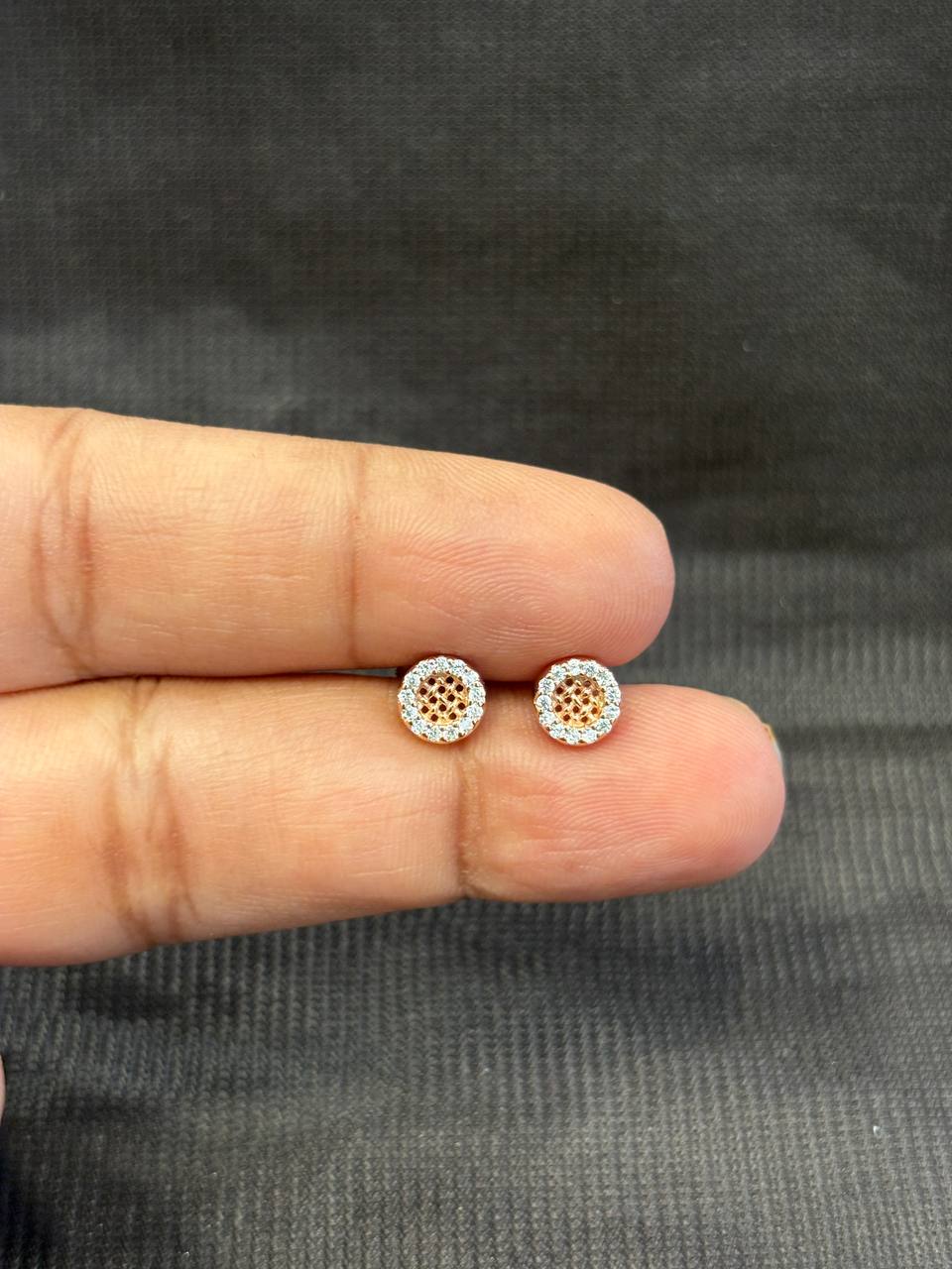 Silver pixi second stud with rosegold finish