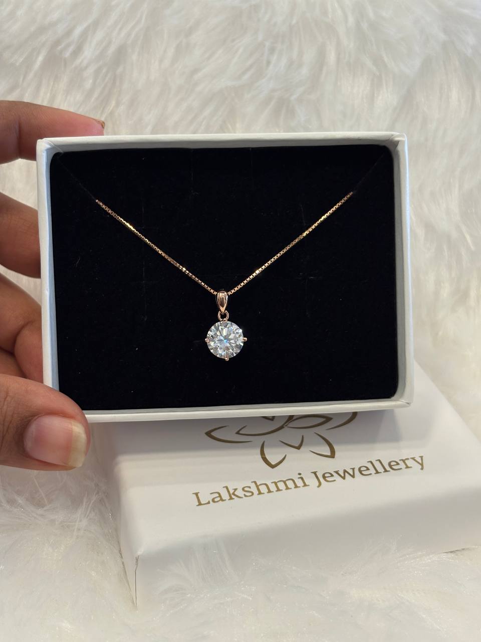 Silver solitaire chain with rosegold finish