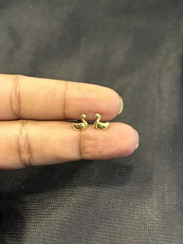 Swan S1 9 carat gold stud
