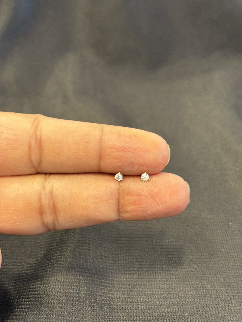 White stone 9 carat stud pair