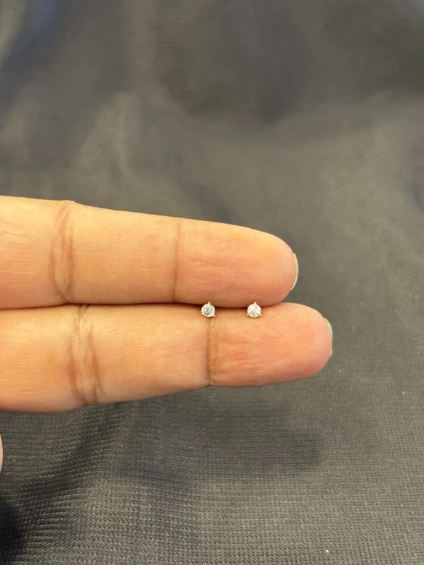 White stone 9 carat stud pair