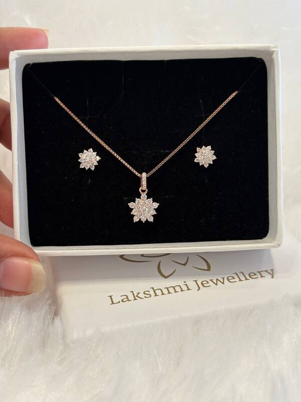 Silver rose grace pendant set with rosegold finish