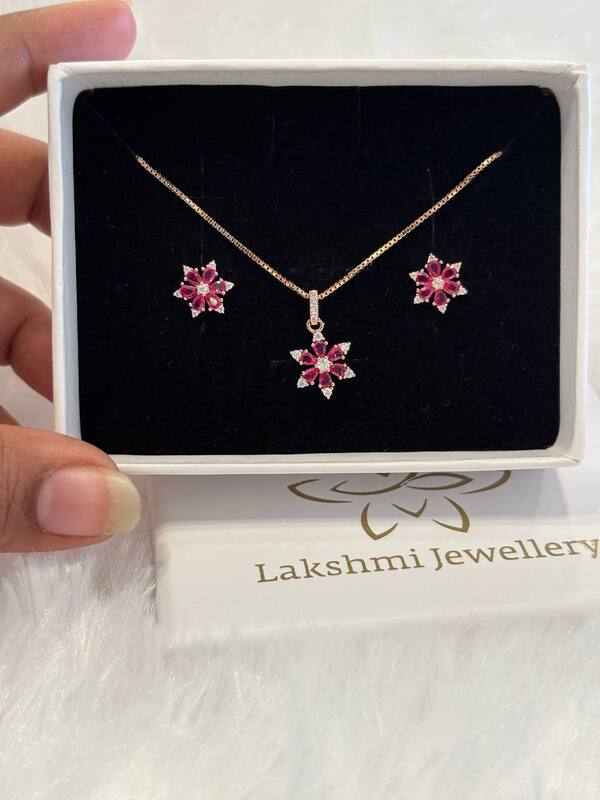 Silver ruby red pendant set with rosegold finish