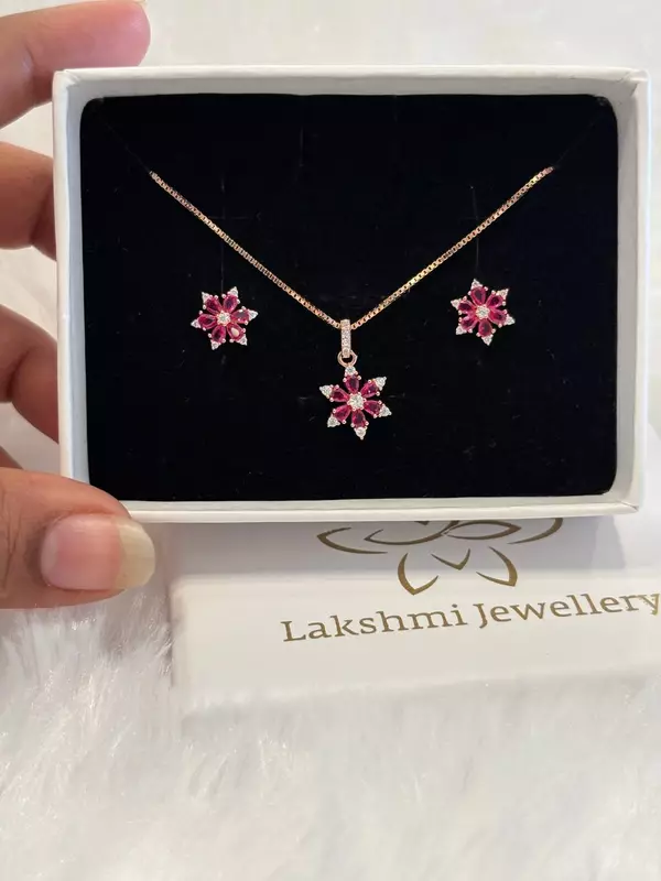Silver ruby red pendant set with rosegold finish
