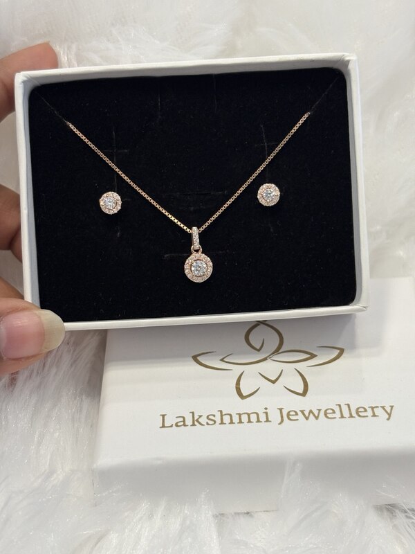 Silver vattam pendant set with rosegold finish