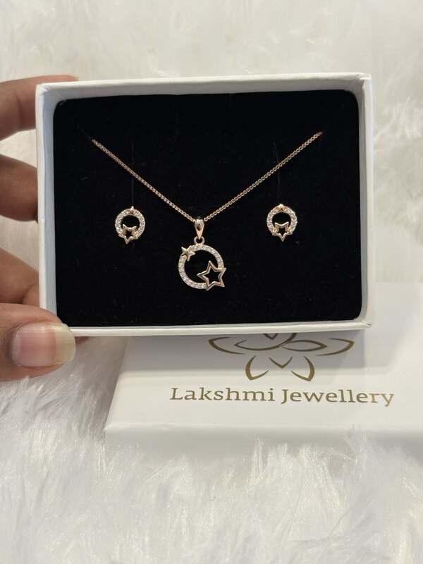 Silver star circle pendant set with rosegold finish