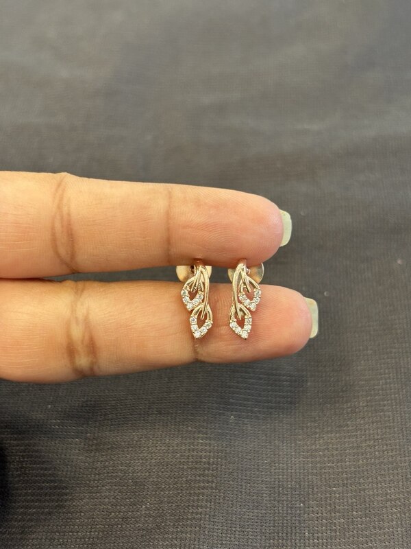 Silver twin leaf stud coated with rosegold finish