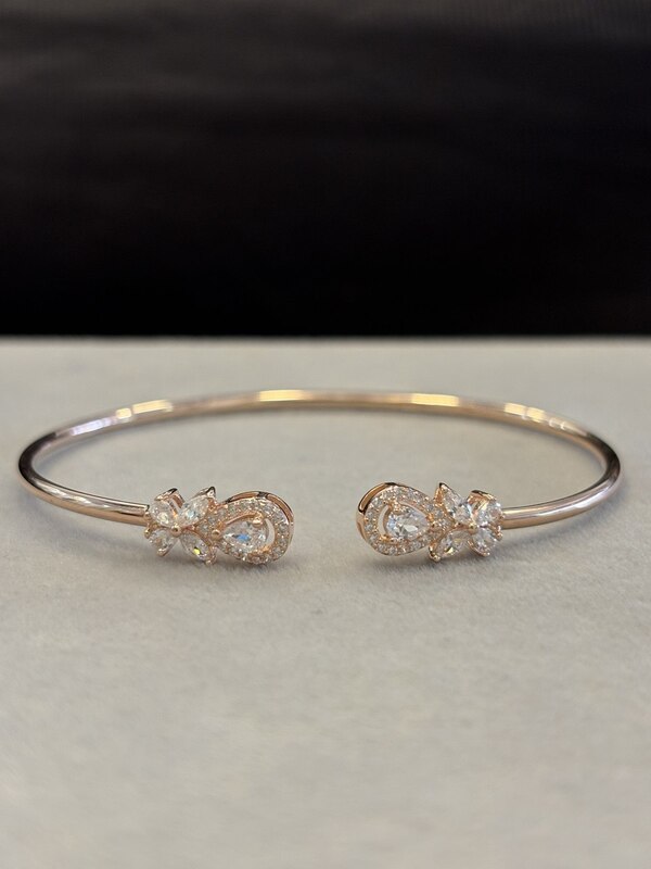 Silver zyra white kada with rosegold finish