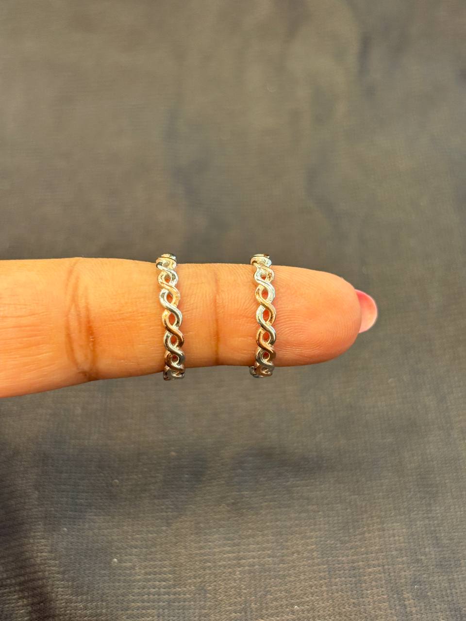 Silver twisted round toering with dual tone