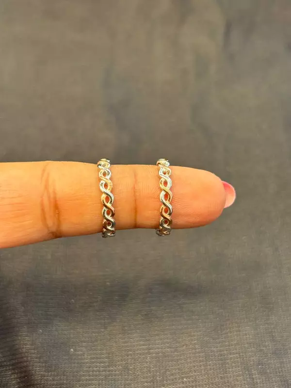 Silver twisted round toering with dual tone