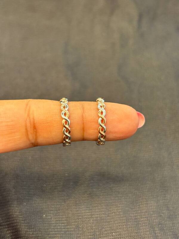 Silver twisted round toering with dual tone