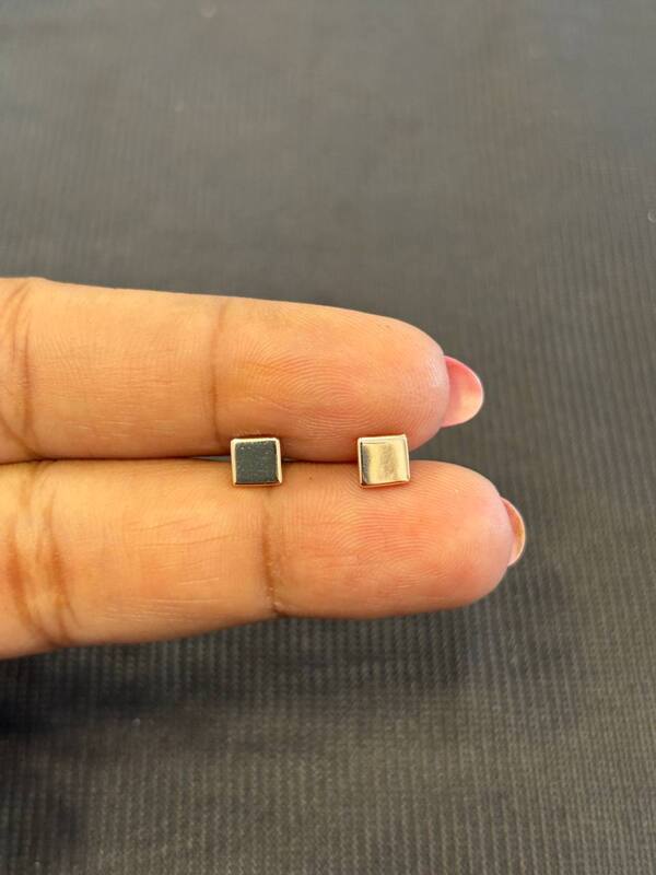 Silver square second stud with rosegold finish