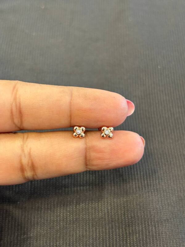 Silver ted second stud with rosegold finish