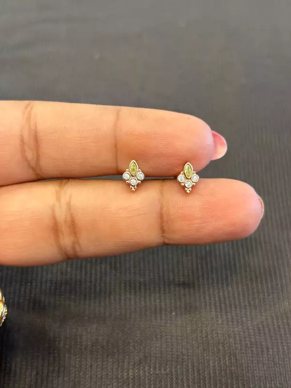 Silver yel second stud with rosegold finish