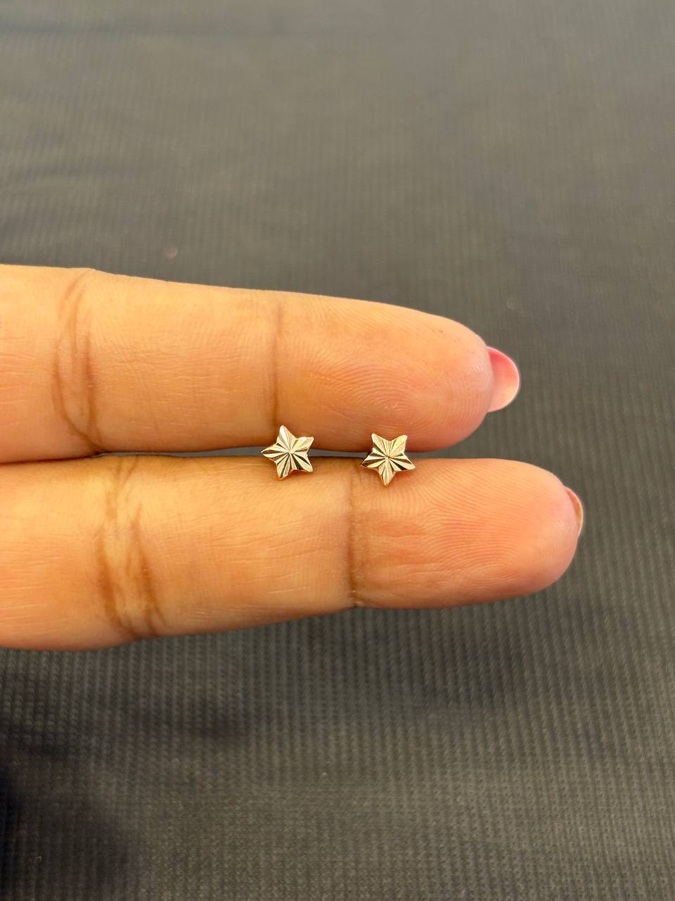 Silver plain nakshatra second stud with rosegold finish