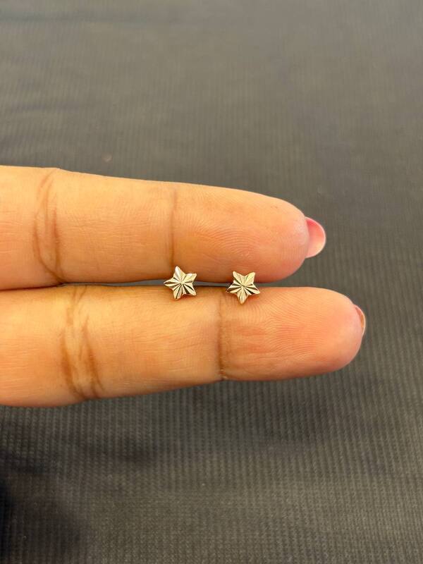 Silver plain nakshatra second stud with rosegold finish
