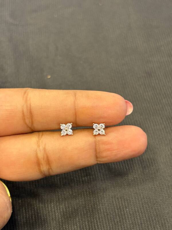 Silver pink four second stud with rosegold finish