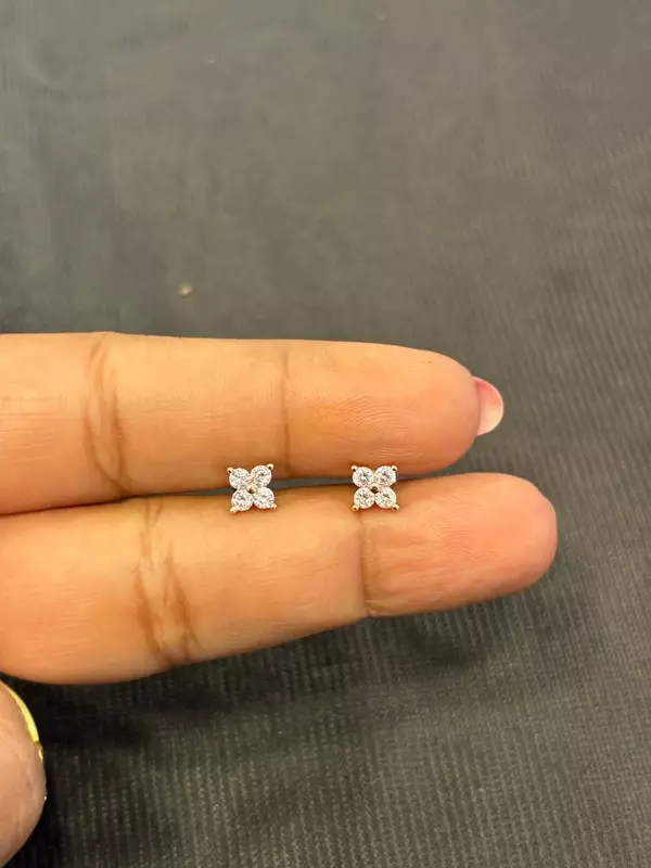 Silver pink four second stud with rosegold finish